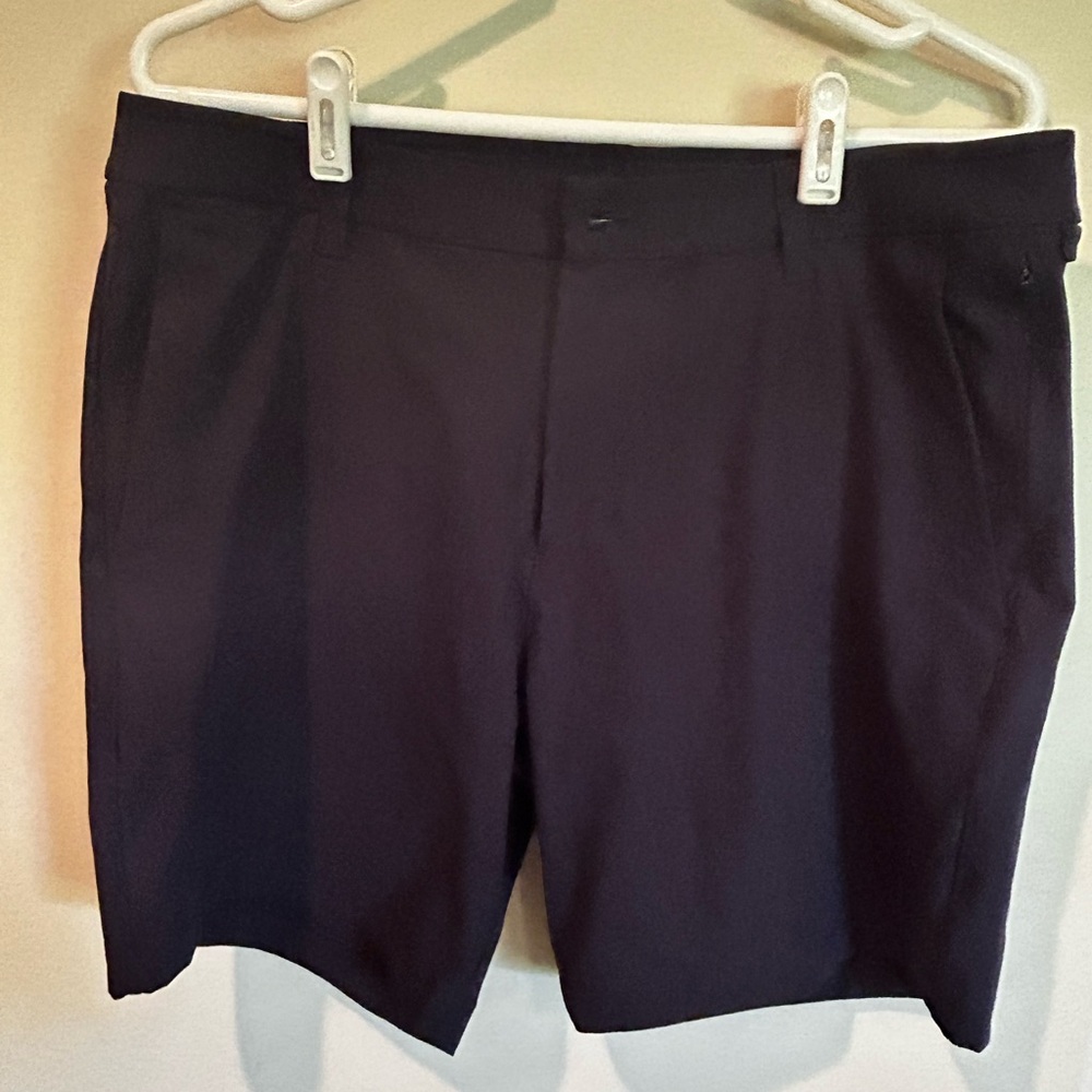 Like-New Lululemon ABC Classic-Fit Warpstreme Shorts Sz 33 Waist